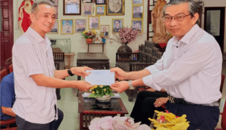 Chủ tịch Nguyễn Văn Triết thăm, chúc mừng Lễ Phục sinh Nhà thờ Phước Hảo