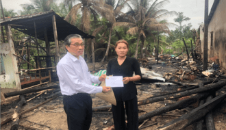 Chủ tịch Ủy ban Mặt trận Tổ quốc Việt Nam tỉnh thăm hỗ trợ đột xuất 03 hộ gia đình bị hỏa hoạn tại xã Song Lộc, huyện Châu Thành